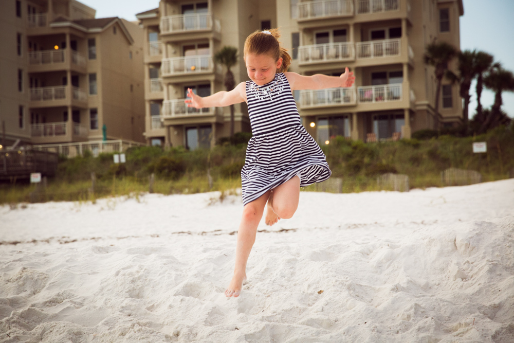 Family Beach Photos with Kids using the Canon 5D Mark III with the Strato II Remote