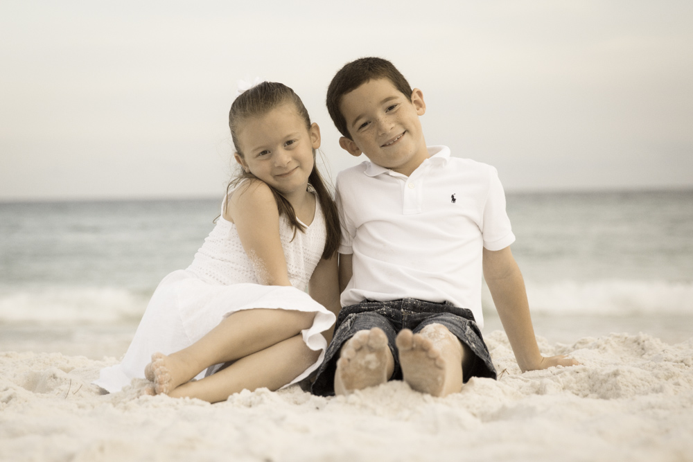 Family Beach Photos with Kids using the Canon 5D Mark III with the Strato II Remote