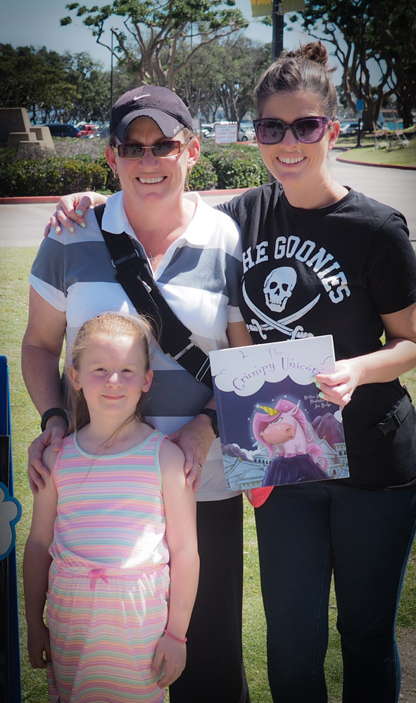 I think she felt like we were friends too! See how she put her arm around me??